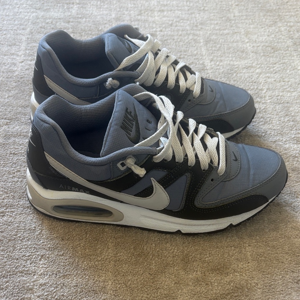Nike Men’s Grey and White Air Max Style Sneakers
